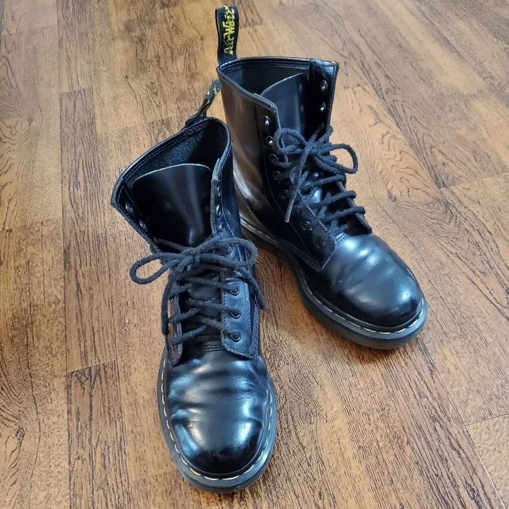 Dr Martens Boots Unisex Sz 5 Men 6 Ladies Black Leather Airwair Cushioned Soles
